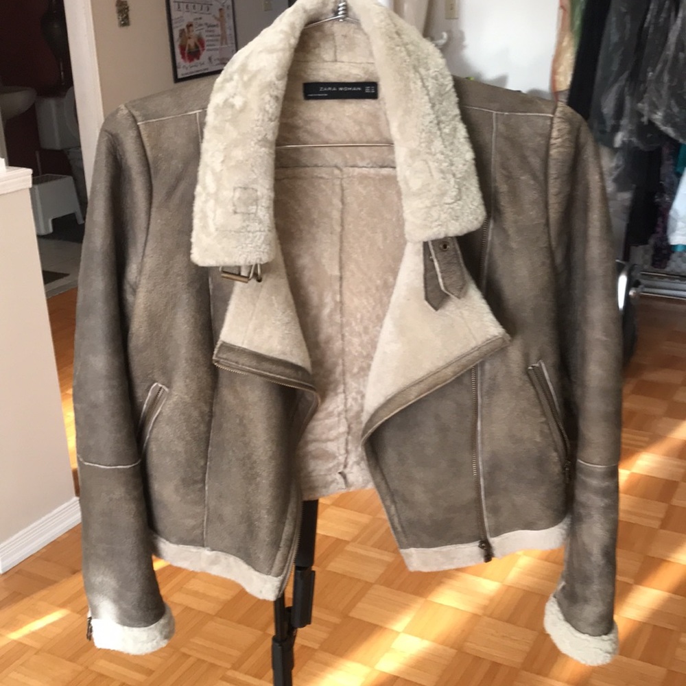 ZARA WOMAN LEATHER JACKET. SIZE M